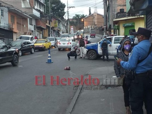 Los paquetes con restos de cerdo dispersos en la capital: ¿Broma de mal gusto o mensaje oculto? (FOTOS)