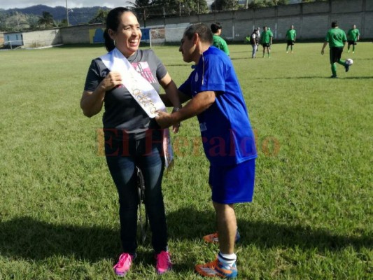 Gordos vs flacos, el peculiar partido que entretiene a los habitantes de El Paraíso en Honduras