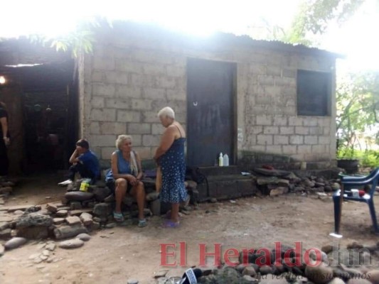 FOTOS: Dan último adiós a madre descuartizada y escondida en un barril