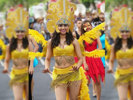 Chicas irradiaron belleza en la Feria Juniana de San Pedro Sula