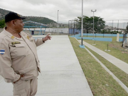 Por inaugurarse la piscina de bomberos en la capital de Honduras
