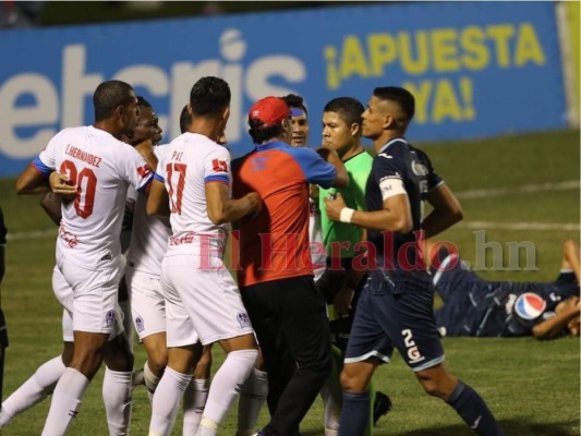 La bronca de Troglio, invitado de lujo: lo que no se vio en el Motagua-Olimpia (Fotos)