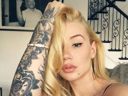 Iggy Azalea sorprende con su diminuta cintura y sexy bikini
