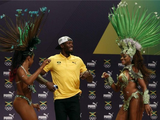 Bolt baila samba con garotas y habla sobre el dopaje: 'Vamos en la buena dirección'