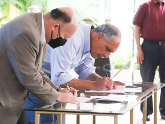 Tito Asfura y Confraternidad Evangélica firman acuerdo en rechazo al aborto&nbsp;&nbsp;