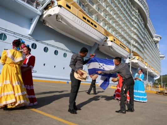 Imágenes de la llegada del tercer crucero más grande del mundo a Roatán