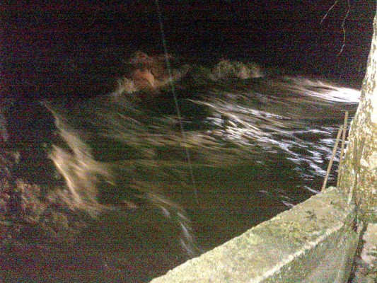 Rescatan a ocho personas en Cortés y Comayagua