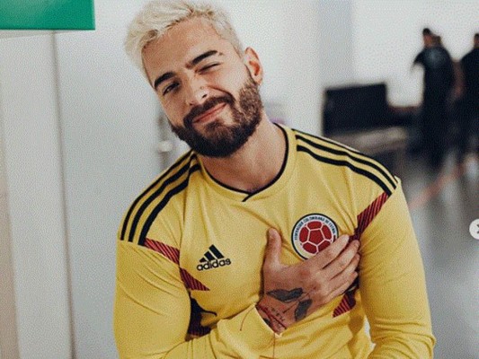 Maluma sigue los pasos de Cristiano Ronaldo y se cortó el cabello en casa.