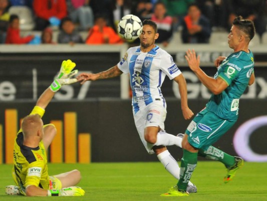 Pumas inicia el calvario de las Chivas en la Liga MX