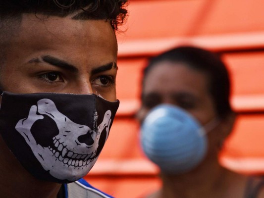 OMS advierte a jóvenes que el coronavirus también los puede matar