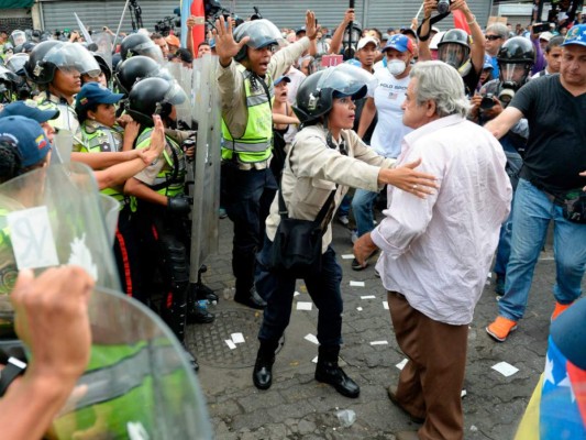 Protestas Venezuela: Abuelos desafían a Maduro por grave crisis de salud