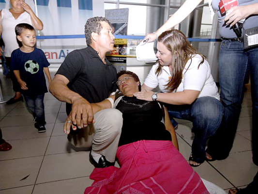 Madre hondureña se reúne con sus hijos después de 16 años de ausencia