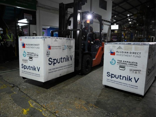 Bolivia analiza combinación de vacunas ante la demora de Sputnik V