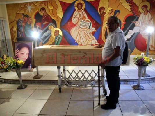 'Ella estaba alegre, nos había dicho que venía en diciembre”, padre de joven asesinada en Barcelona