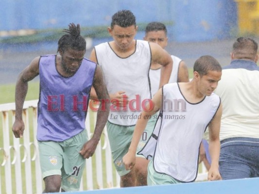 Fuerte lluvia sorprende a los capitalinos este Sábado Santo (FOTOS)