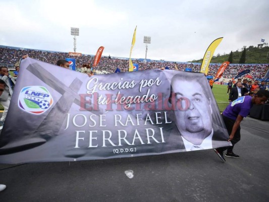 Las 10 fotos del emotivo homenaje a Rafael Ferrari en la final, el eterno presidente del Olimpia