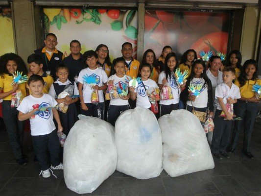 Paiz refuerza la formación de los alumnos con reciclaje