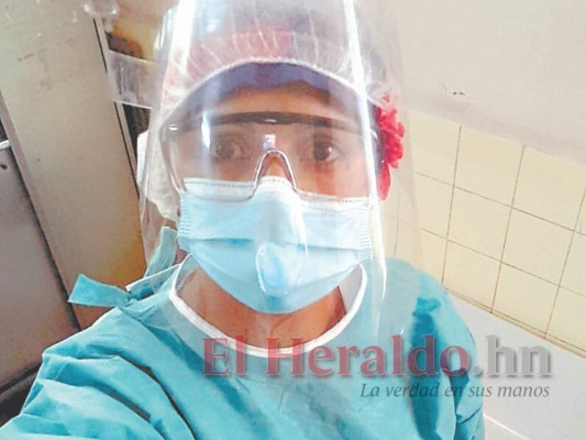 Enfermera Xiomara Gómez: 'No me han dejado entrar en bancos y en el súper”