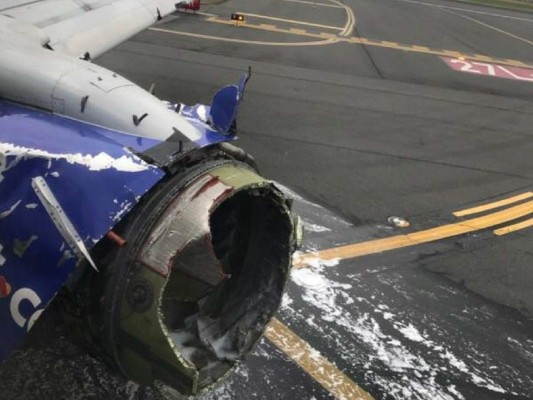 FOTOS: Así quedó el avión de Southwest tras el impacto de uno de sus motores