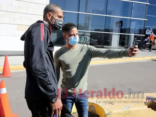 ¡Con la frente en alto! Así fue el regreso de Olimpia tras caer eliminado en Liga Concacaf (FOTOS)