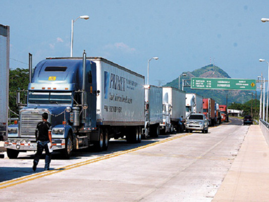 Pérdidas millonarias deja a Honduras huelga de salvadoreños en aduana de El Amatillo