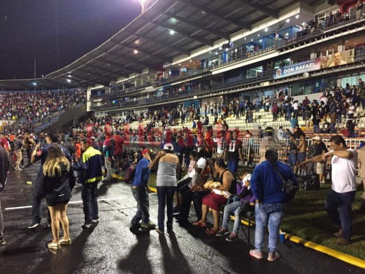 FOTOS: Descontrol, violencia y muerte en el Estadio Nacional