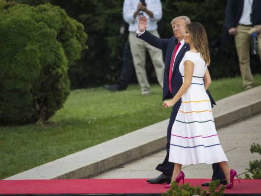 Melania Trump deslumbró con vestido folclórico en el Día de la Independencia de EE UU