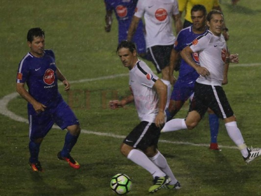 Leyendas del Mundo vencieron 5-2 a Leyendas de Honduras en el Partido por la Paz