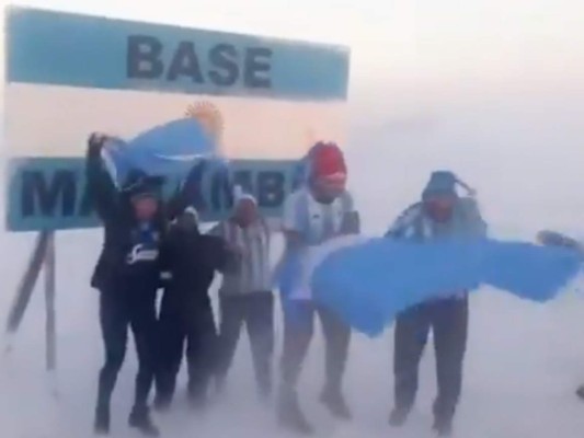 VÍDEO: Así celebraron desde la Antártida el pase a octavos de Argentina