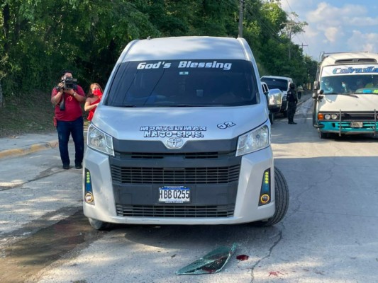 Escena del crimen donde asesinaron a conductor y ayudante de bus en San Pedro Sula (FOTOS)