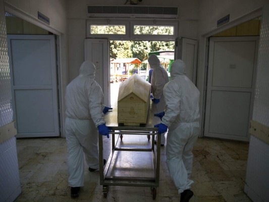 Más de 318,000 muertos por coronavirus en el mundo hasta este martes