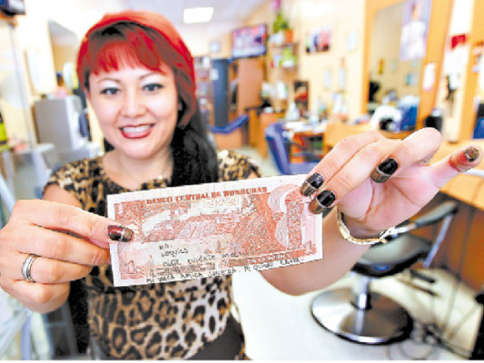 Esther, la estilista hondureña que conquistó Montreal