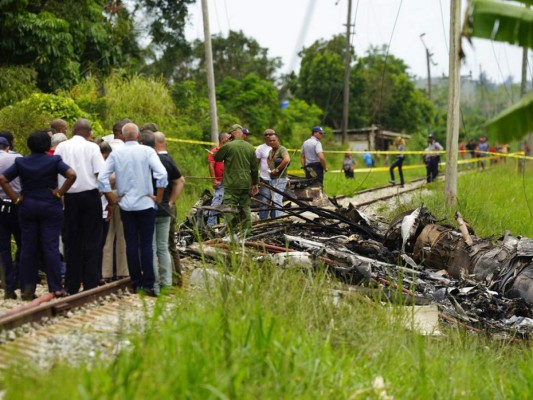 Las primeras imágenes de la tragedia aérea en La Habana, Cuba