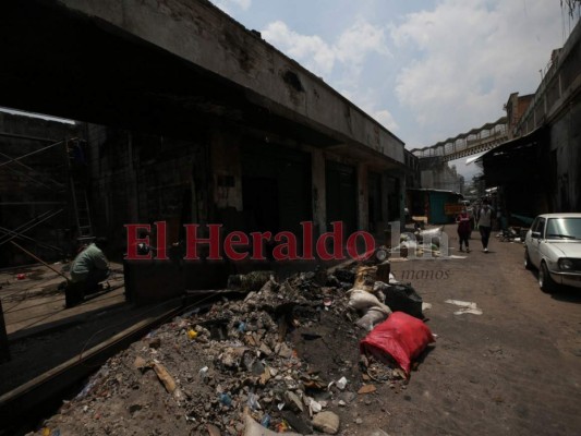 Así avanza reconstrucción de puestos afectados por incendio en Comayagüela (FOTOS)