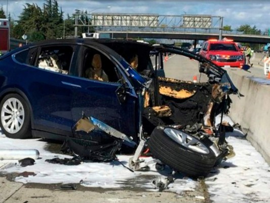 Tesla dice que el piloto automático estaba activo durante accidente fatal en Estados Unidos&nbsp;&nbsp;