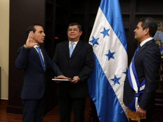 Juramentan nuevos ministros en el gabinete del presidente Juan Orlando Hernández