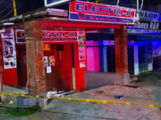 Dos muertos y un herido durante asalto frustrado a negocio en Bulevar Morazán