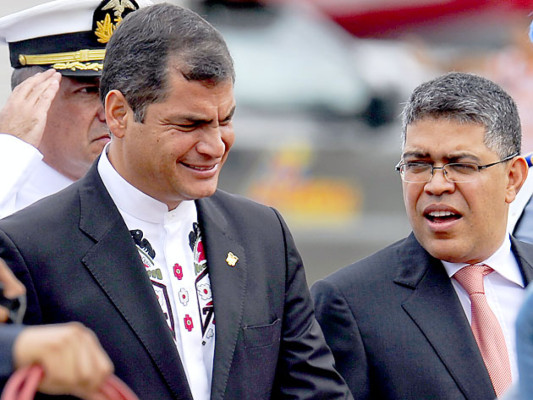 Correa y Ortega llegan a Caracas críticando a EEUU