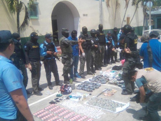 Decomisan fuerte suma de dinero, cigarros y aguardiente en centro penal de Santa Rosa de Copán