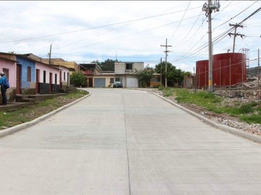 Pavimentan la calle principal de la colonia Torocagua