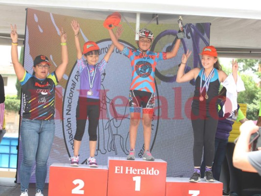 César Galindo y Ariana Hellman, los grandes ganadores de la Vuelta Infantil