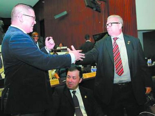 Diputado 'Chele” Castro acepta disculpas de Medina Yllescas