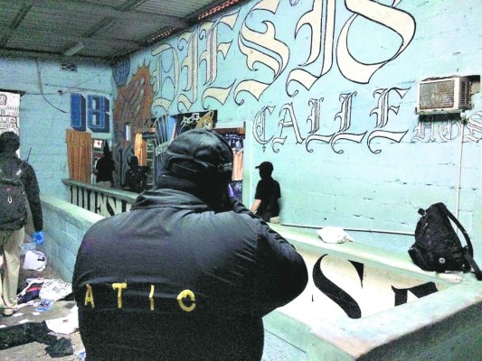 En tres videos y 18 libros buscan identidad de cómplices de la fuga de Támara