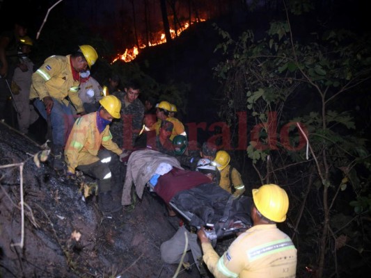 Cadáveres de bomberos deberán ser identificados por la dentadura o ADN