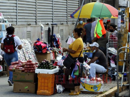 FOTOS: Calles abarrotadas en la capital, mientras casos de covid se disparan