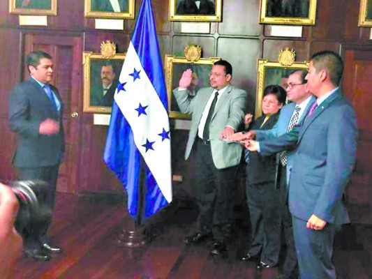 Comisión analizará listado de 1,400 policías