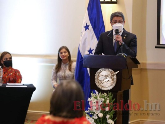 Presidente Hernández se vacunará con AstraZeneca: 'Tengo enfermedades base'