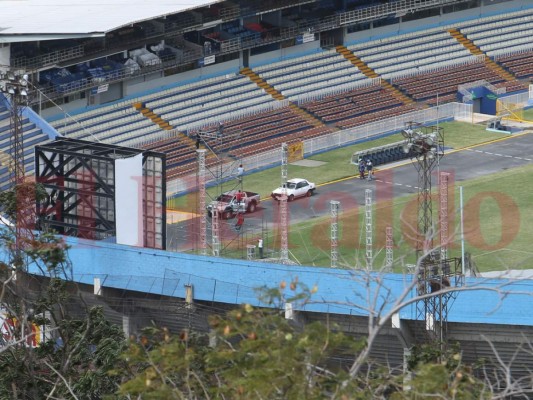 Montan escenario en el extremo sur del estadio Nacional de Tegucigalpa