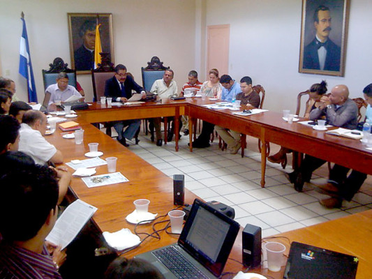 UNAH plantea modelo descentralizado de salud