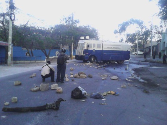 Nueve estudiantes heridos dejan violentas protestas en Tegucigalpa